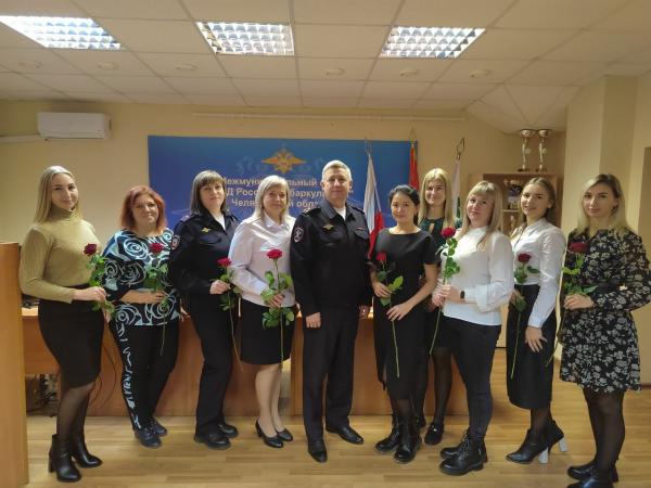 В Отделе полиции Чебаркуля поздравили дознавателей с профессиональным праздником - Южноуралец - Газета