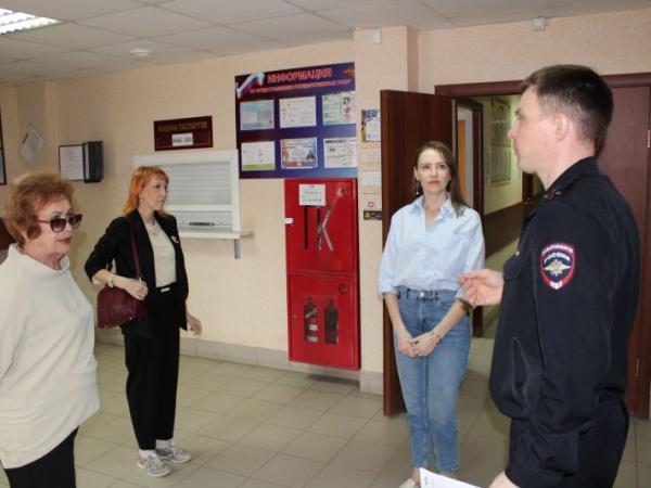 «Гражданский мониторинг» посетил отдел по вопросам миграции - Южноуралец - Газета