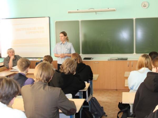 Полицейские встретились с учениками школы №1 и призвали ребят к бдительности - Южноуралец - Газета