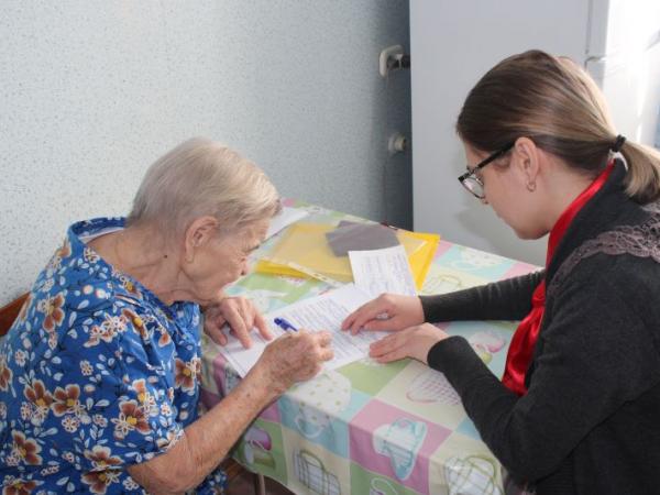 Сотрудники отдела по вопросам миграции оказали помощь пожилой жительнице Чебаркуля - Южноуралец - Газета