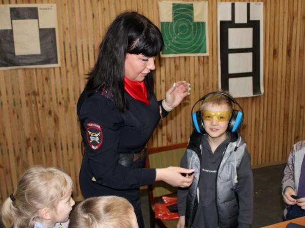 Детсадовцы посетили отдел внутренних дел Чебаркуля - Южноуралец - Газета