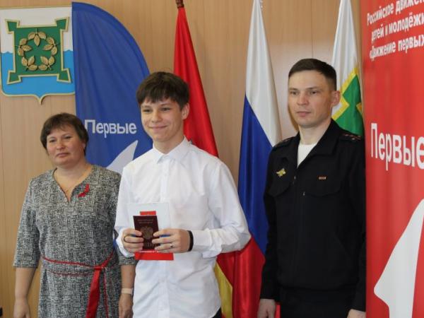 В Чебаркуле ко Дню космонавтики подросткам вручили паспорта - Южноуралец - Газета