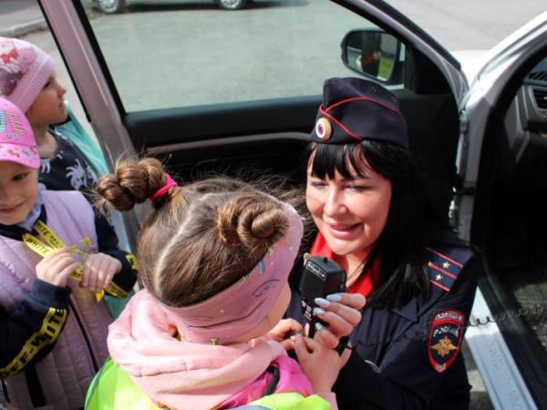 Детсадовцы посетили отдел внутренних дел Чебаркуля - Южноуралец - Газета