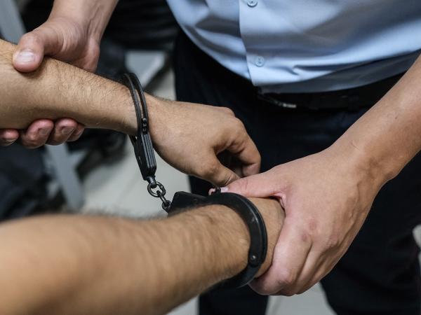 В Чебаркуле полицейские задержали местного жителя, подозреваемого в краже денег с банковской карты - Южноуралец - Газета