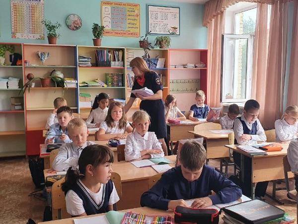 В Чебаркуле полицейские встретились со школьниками - Южноуралец - Газета