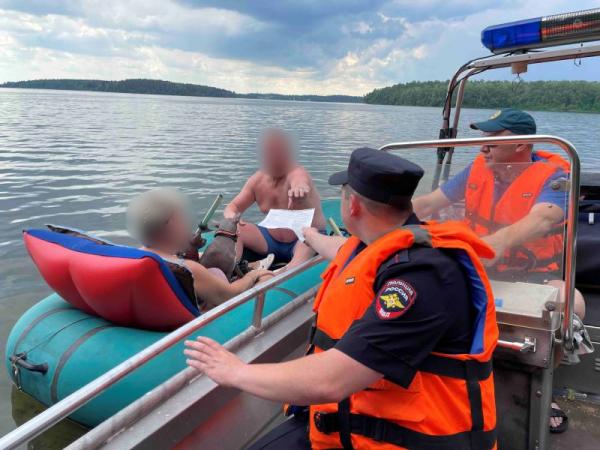 Чебаркульские полицейские вместе с инспекторами ГИМС патрулируют водную гладь озер - Южноуралец - Газета