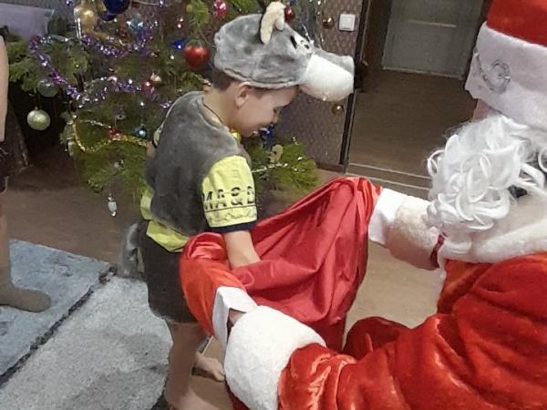 Полицейский Дед Мороз шагает по Чебаркулю - Южноуралец - Газета