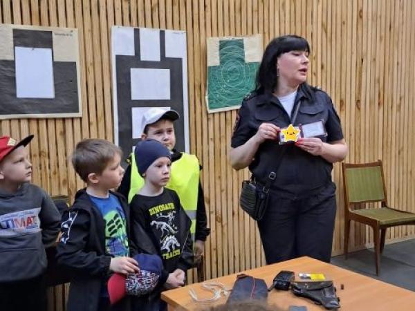 Чебаркульские полицейские продолжают рассказывать о своей работе детям - Южноуралец - Газета