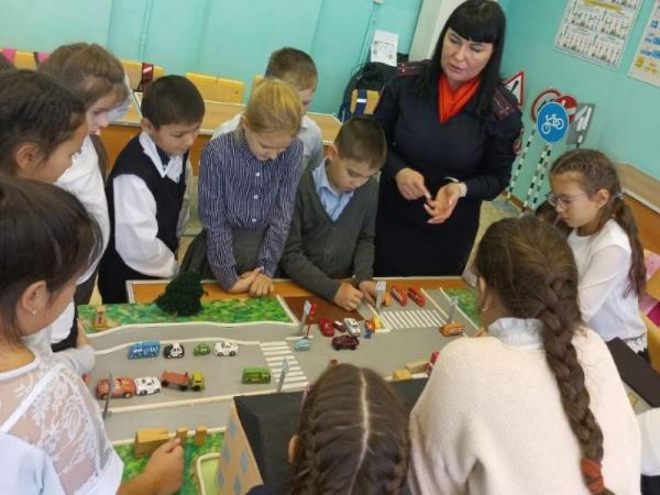 В школах Чебаркуля полицейские проводят профилактические беседы - Южноуралец - Газета