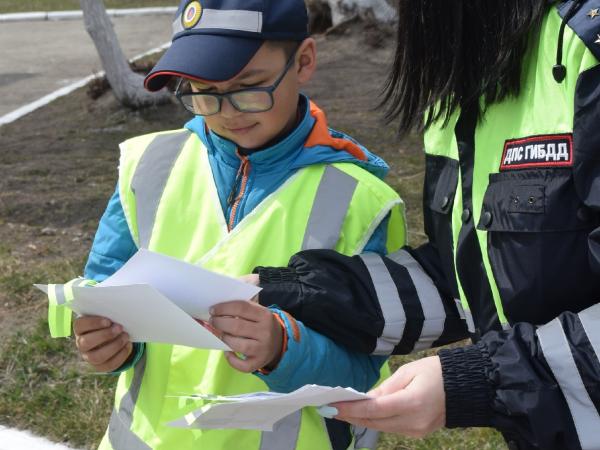 Чебаркульские школьники напомнили водителям о безопасной езде - Южноуралец - Газета
