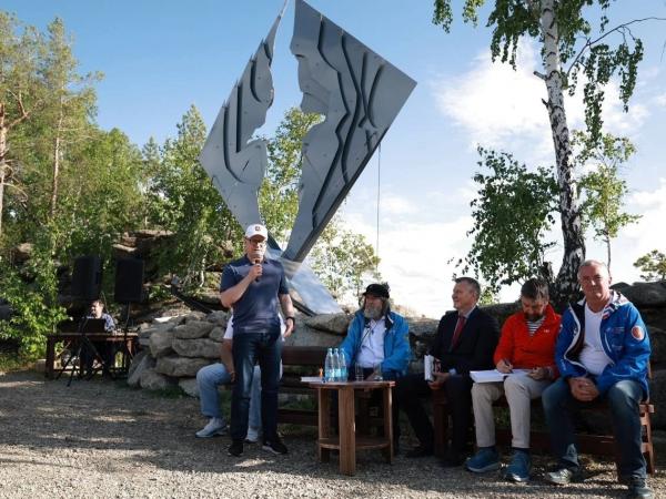 В Миассе на мысе озера Тургояк состоялось открытие стелы «Альбатрос» - Южноуралец - Газета