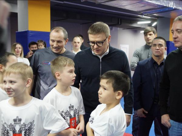 Алексей Текслер посетил открытую тренировку по боксу - Южноуралец - Газета