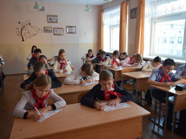 Школьникам школы № 4 напомнили о ПДД - Южноуралец - Газета