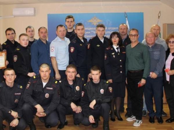 В отделе полиции поздравили сотрудников и ветеранов патрульно-постовой службы - Южноуралец - Газета