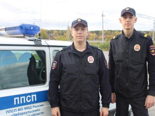 Экипаж патрульно-постовой службы по "горячим" следам задержал троих молодых людей, пытавшихся угнать автомобиль - Южноуралец - Газета