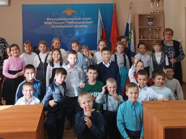 Чебаркульские школьники посетили отдел полиции - Южноуралец - Газета