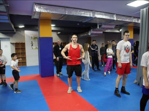 Алексей Текслер посетил открытую тренировку по боксу - Южноуралец - Газета