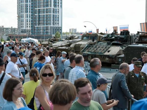 Более 90 тысяч человек за неделю посетили выставку трофейной техники НАТО в Челябинске - Южноуралец - Газета