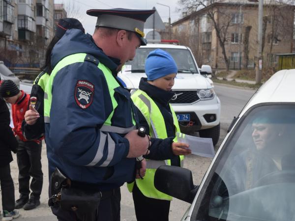 Чебаркульские школьники напомнили водителям о безопасной езде - Южноуралец - Газета