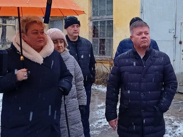 Заместитель губернатора Станислав Мошаров приехал в Чебаркуль для оценки ситуации в военном городке - Южноуралец - Газета
