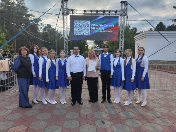 Выпускники и воспитанники ДШИ города Чебаркуля приняли участие в патриотическом концерте - Южноуралец - Газета