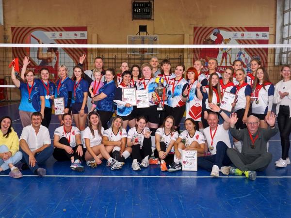 В Чебаркуле прошли финальные игры турнира по волейболу среди женских команд «Вся наша жизнь — игра!» - Южноуралец - Газета
